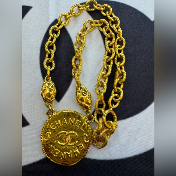 Chanel Medallion Necklace 1980’s - Picture 1 of 5
